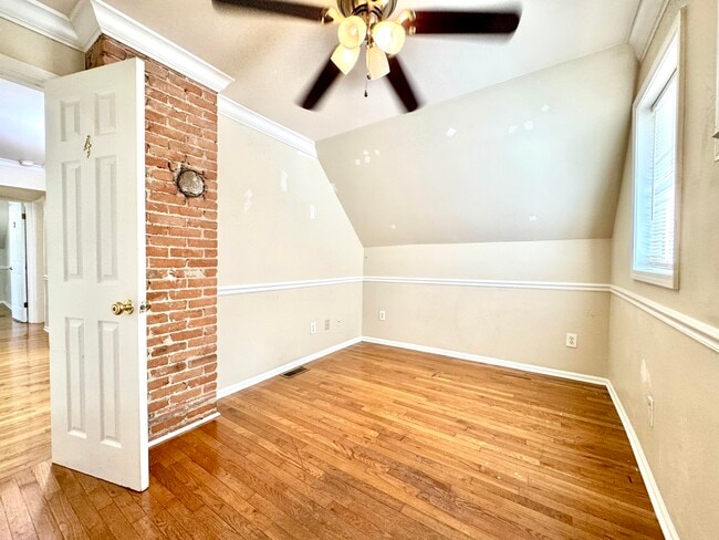 Building Photo - 707 Congress St