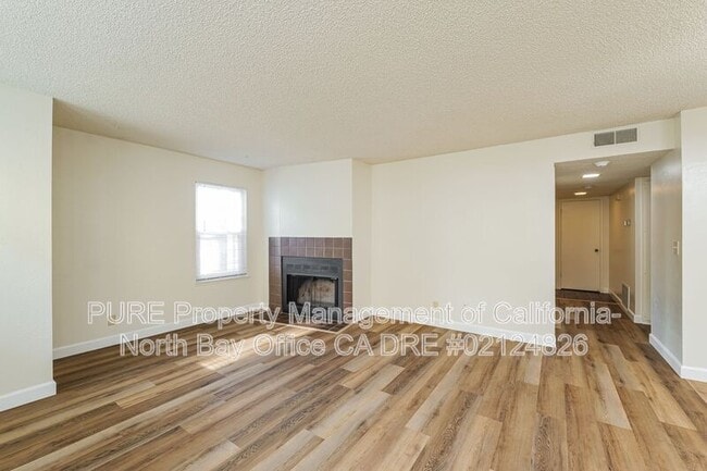 Building Photo - 2326 Tachevah Dr