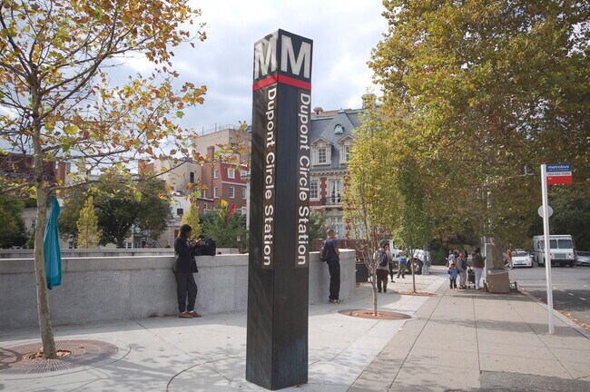 Building Photo - Top-Floor 1BR/1BA in Iconic Dupont Circle ...