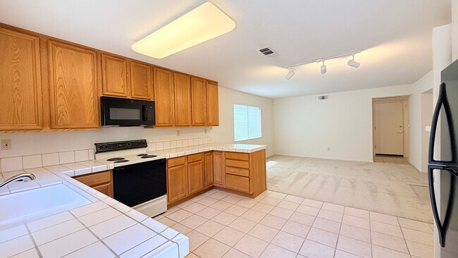 Building Photo - 1126 Vista Pointe Cir
