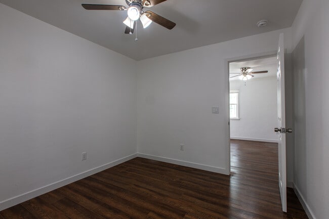Building Photo - 5421 S Gramercy Pl