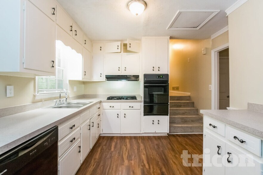 Building Photo - 1374 Live Oak Ln