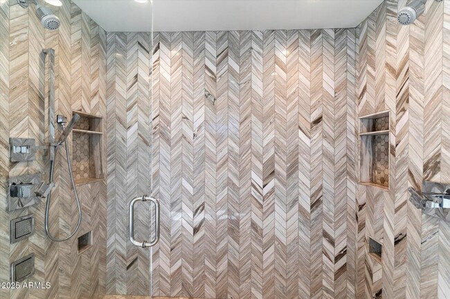 Building Photo - 4401 E Sunset Dr