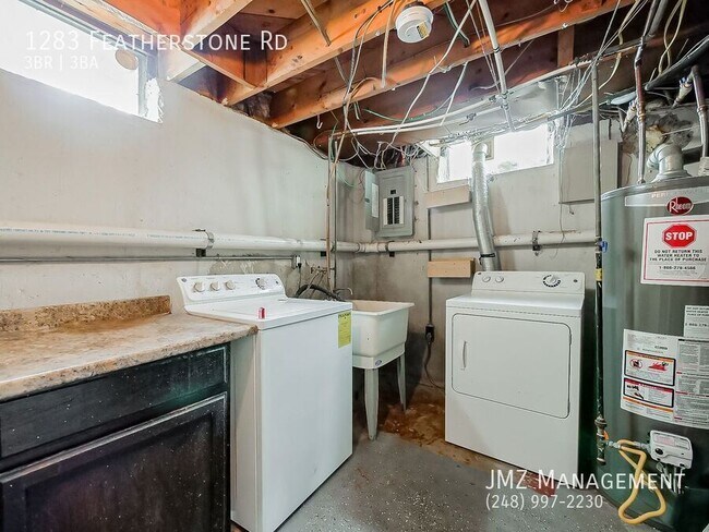 Building Photo - 1283 Featherstone Rd