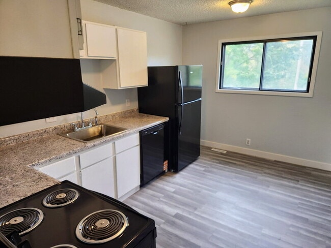 Building Photo - 1627 E Glenwood Dr