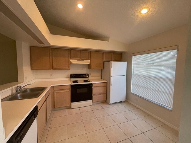 Building Photo - 13120 Summerton Dr