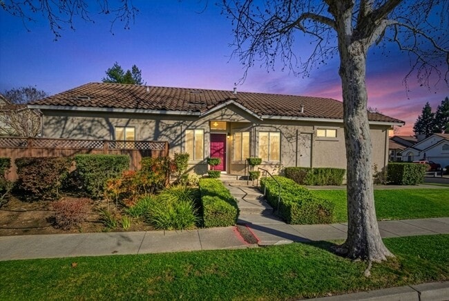 Building Photo - Desirable North Napa 3 Bed Single-Family Home