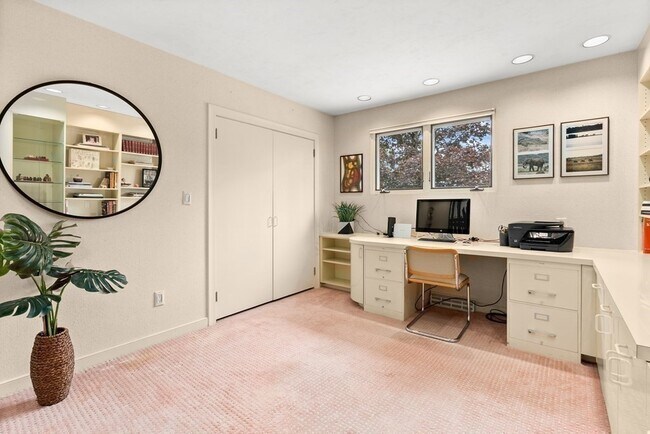 Building Photo - 32 Countryside Rd