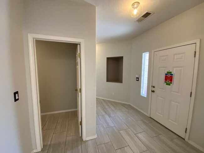 Building Photo - 3 Bedroom Single Story Home Available Near...