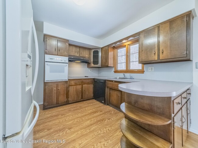 Building Photo - 30 Redwood Rd