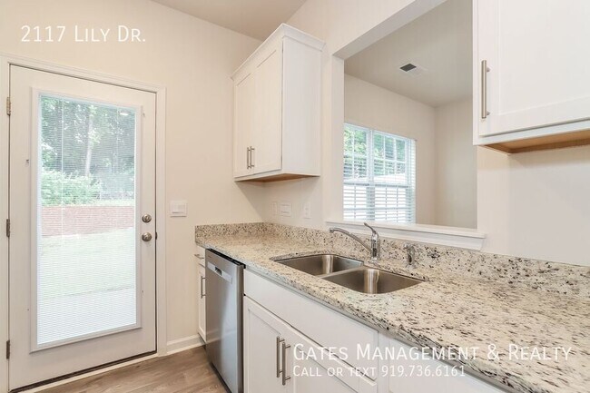 Building Photo - 2117 Lily Dr