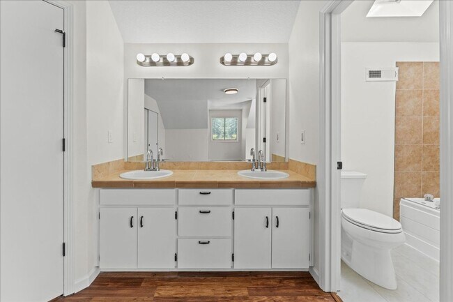 Building Photo - Invited, renovated 4-bdrm, 2-bath Tualatin home—Fenced yard, corner lot, great location