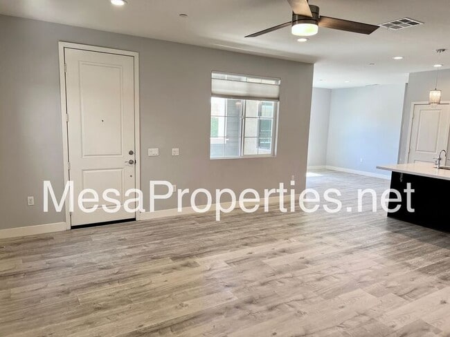Building Photo - 1046 Newberry Ln