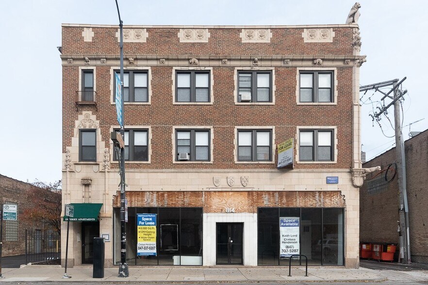 Building Photo - 851 W Diversey Pky