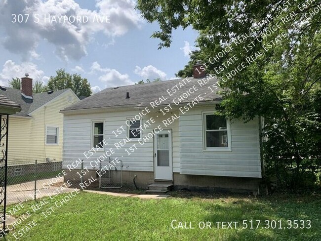 Building Photo - Nice 2-BDR 1-BTH House w/ Fenced Yard and ...