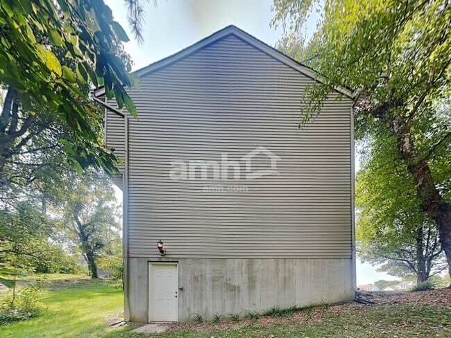 Building Photo - 1335 Wingate Dr