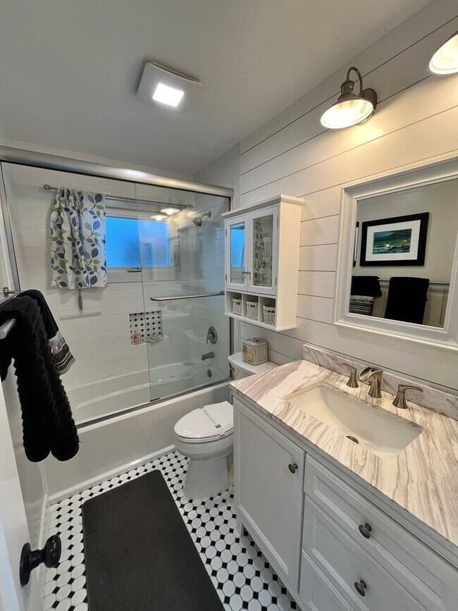 Building Photo - Location, Location, Location! Amazing upper unit near beach!