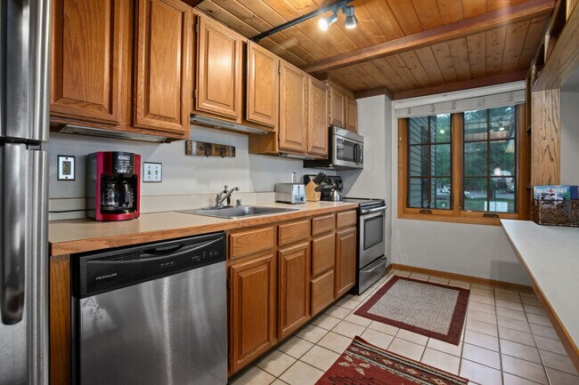 Building Photo - 2933 Mountaineer Cir