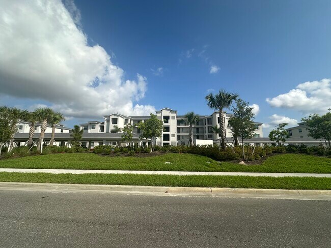 Building Photo - 12240 Wellen Golf St