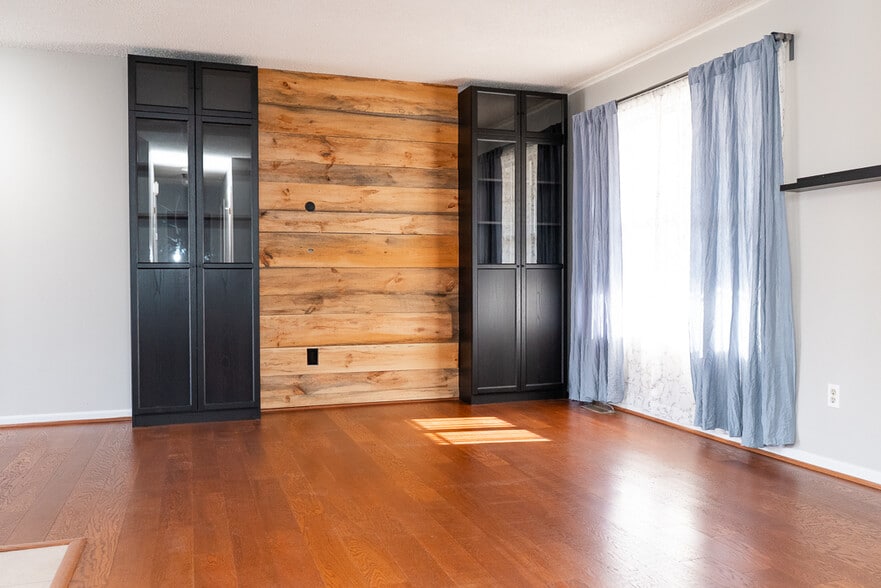 Building Photo - 4586 Debbie Ln