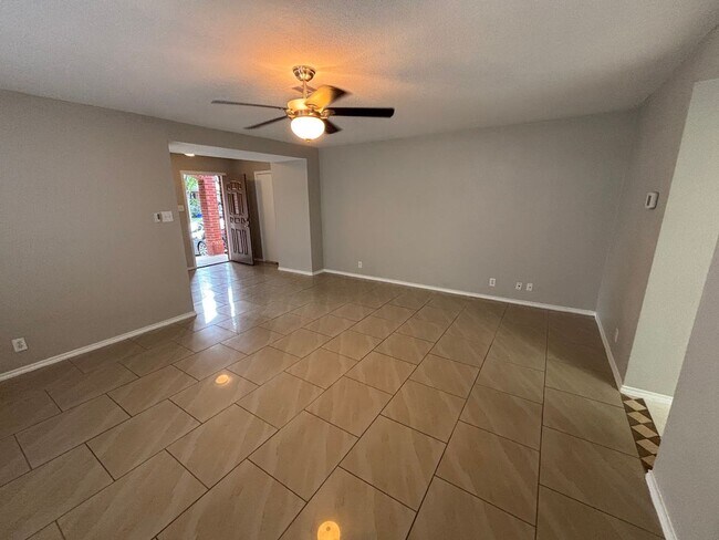 Building Photo - Charming 2 Bedroom, 2 Bathroom Home in Pri...