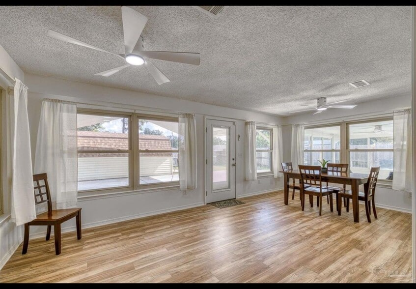 Building Photo - 4866 Cuerro Ct