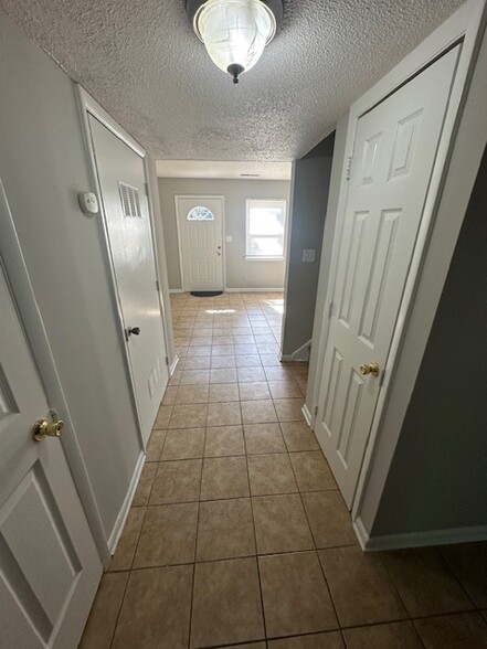Building Photo - 3925 Overland Hts