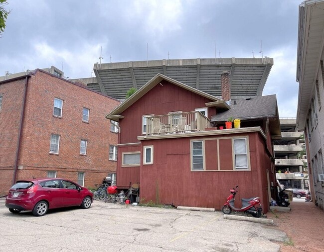 Building Photo - 42 N Breese Terrace