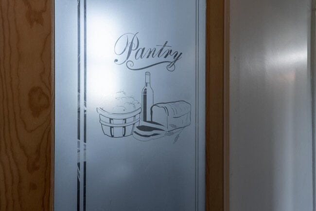 Building Photo - 5536 S King Dr