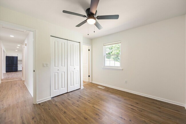 Building Photo - 4015 Shady Oak Dr
