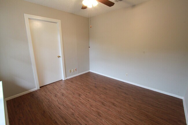 Building Photo - East Austin 4BR Gem on Cul-de-Sac w/ Spacious Lot & Updates