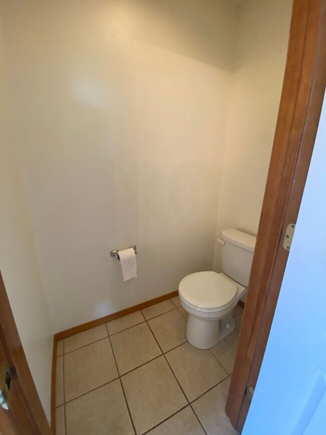 Building Photo - April Rent Free - House with Triple Car Garage