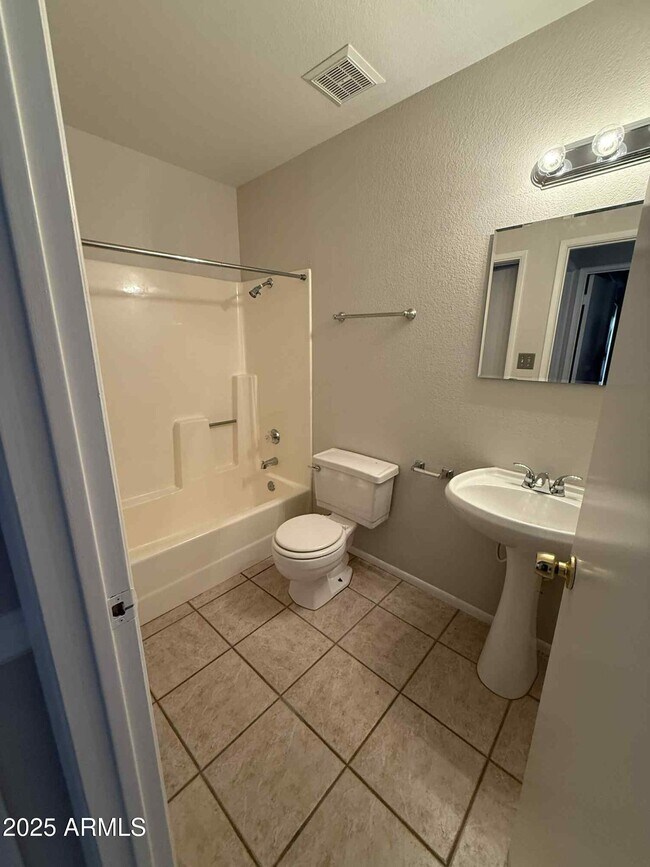 Building Photo - 99 N Cooper Rd