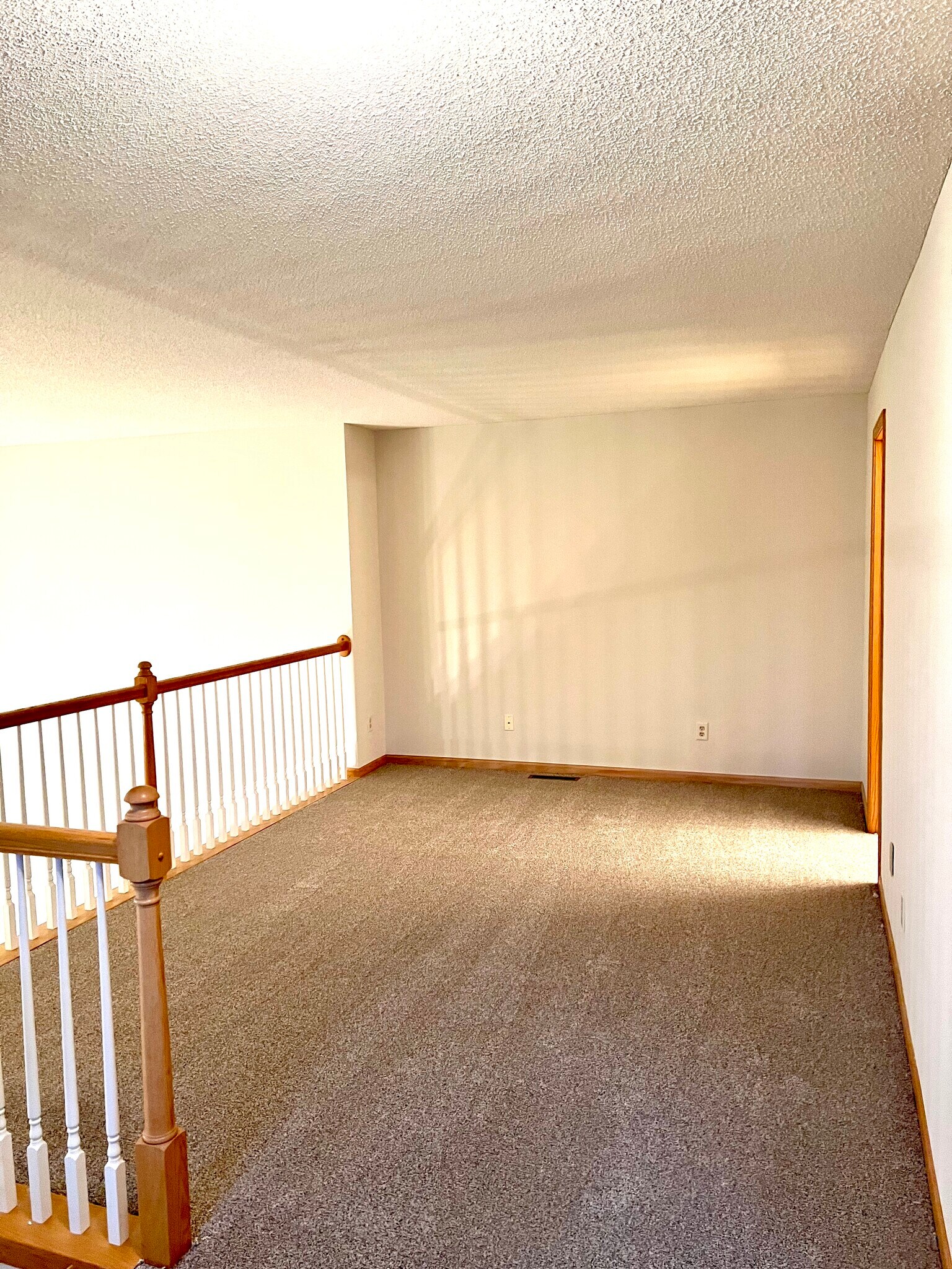 Building Photo - 475 Hickory Ln N