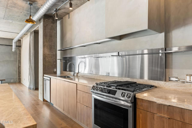 Building Photo - 510 S Hewitt St