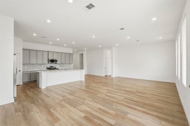 Building Photo - 6407 Amberwood Dr