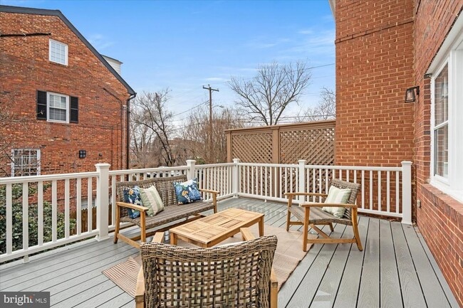 Building Photo - 222 Green St