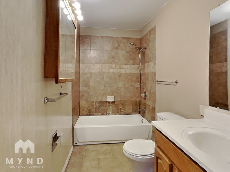Building Photo - 347 Leona Dr