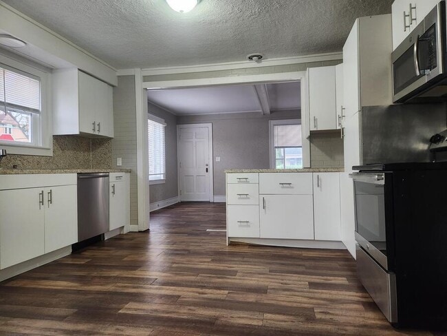 Building Photo - 200 Gold Ave NW