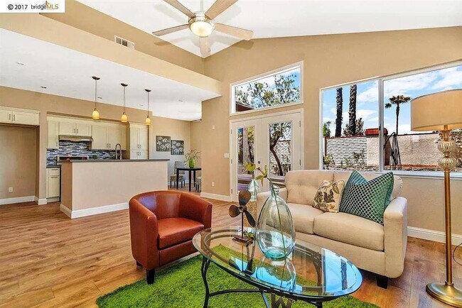 Building Photo - 4724 Cove Ln