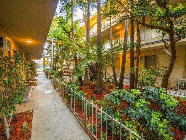 Interior Photo - 21736 Roscoe Blvd