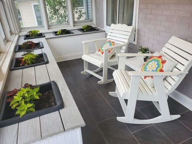 Building Photo - 608 S 35th Ave