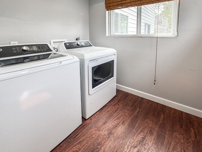 Building Photo - COME MEET YOUR NEW HOME IN KINGS GRANT!