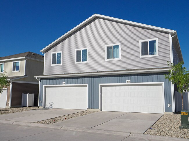 Building Photo - Saratoga Springs Twin Home