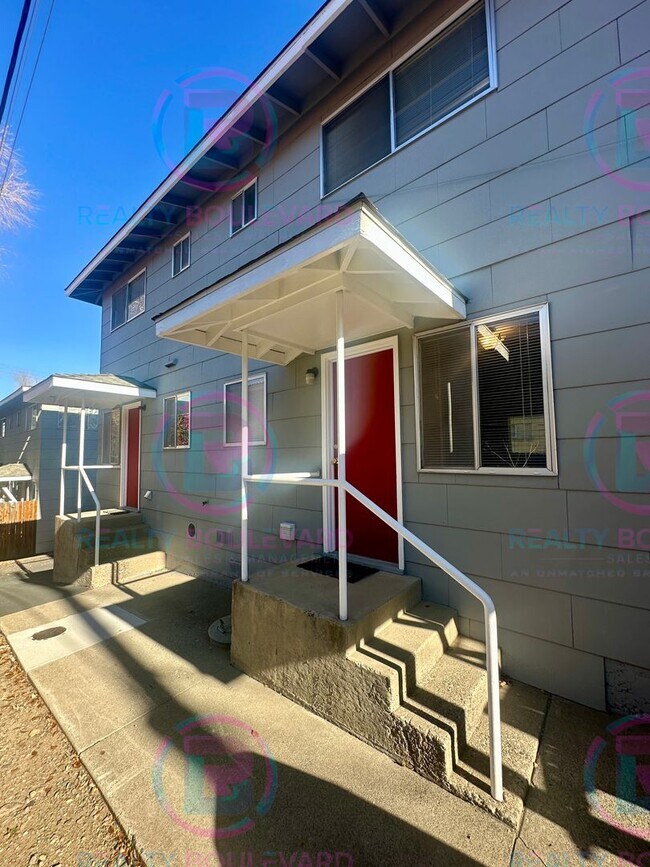 Building Photo - Delightful One-Bedroom + Office Near Idlewild Park