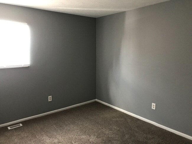 Building Photo - Lawrence Twp - 3 bedroom townhome