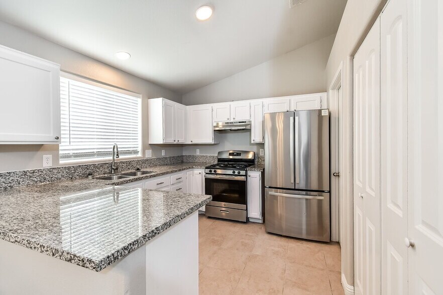 Building Photo - 3921 Marble Mountain St
