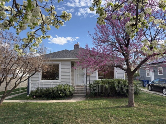 Building Photo - 1878 E Stratford Ave