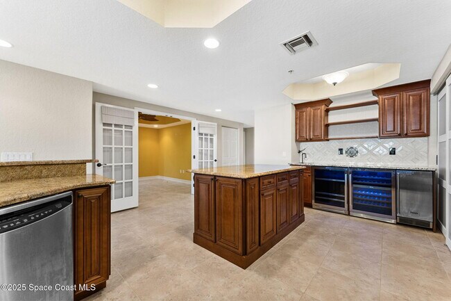 Building Photo - 480 Sail Ln