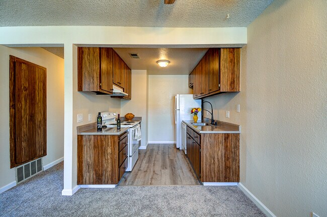 Kitchen - 2355 Fairfield Ave
